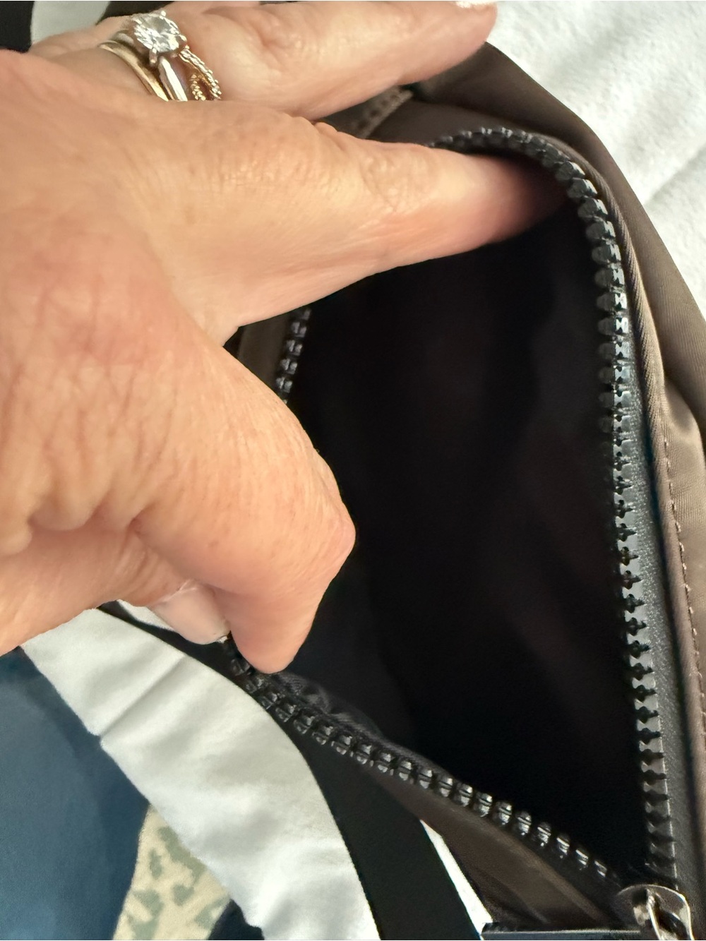 ALO Yoga Explorer Fanny Pack Espresso - Picture 5 of 5